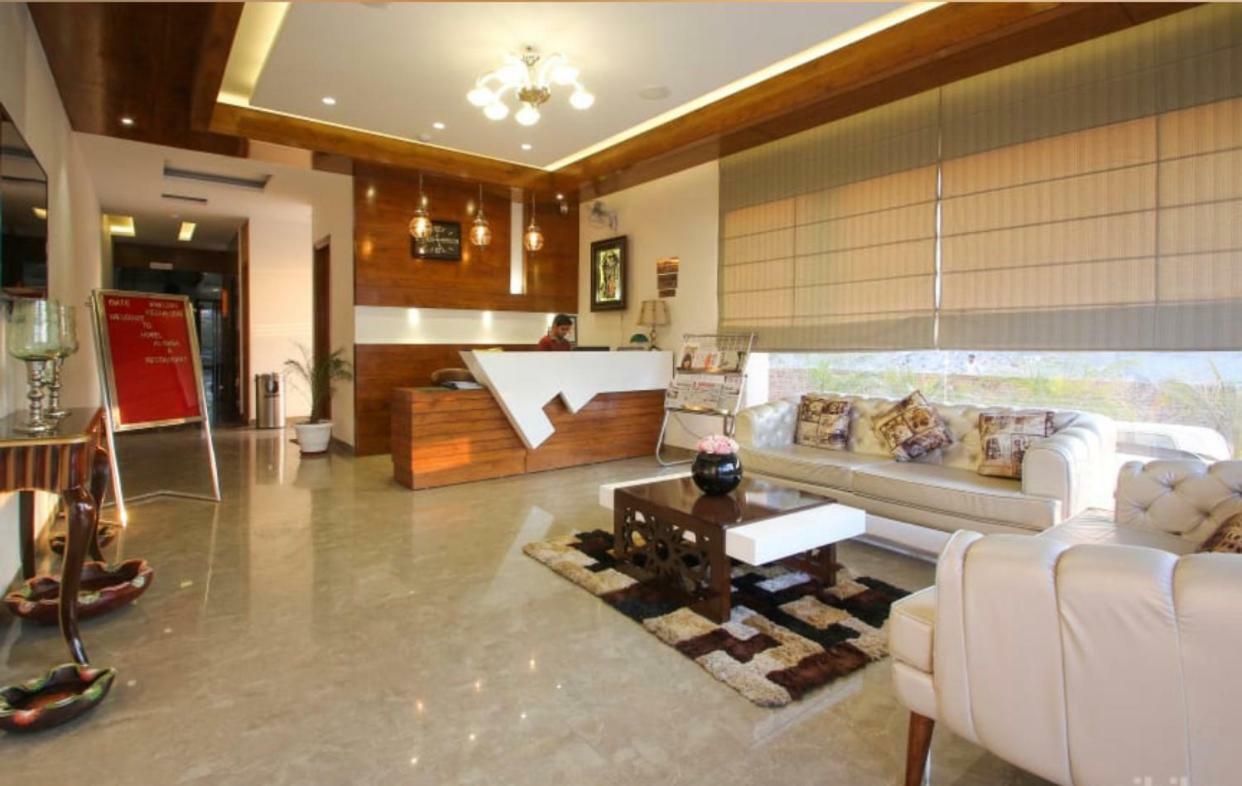 Al-Qasa Hotel Zirakpur Exterior foto